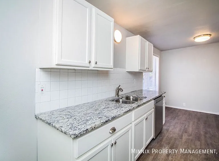 2710 68th St — Photo 11