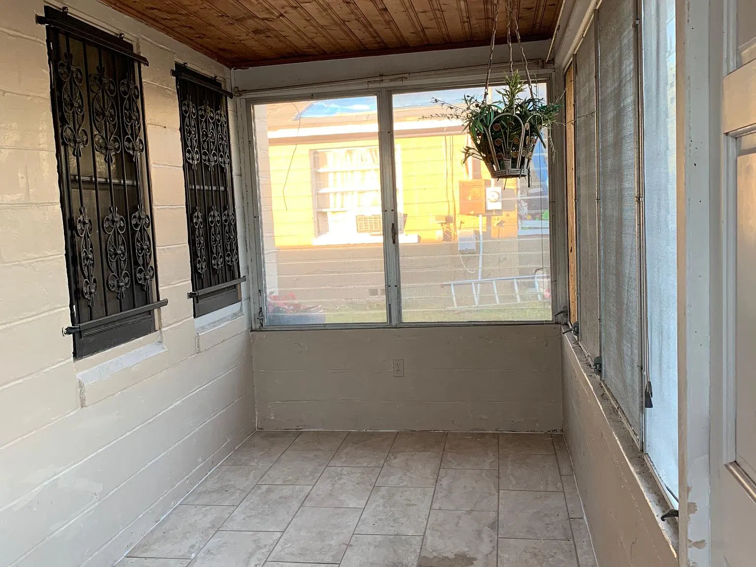 212 NW 4th Ave — Photo 2