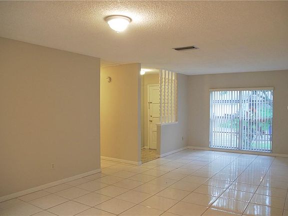 5th image of 9720 Hidden Oaks Cir