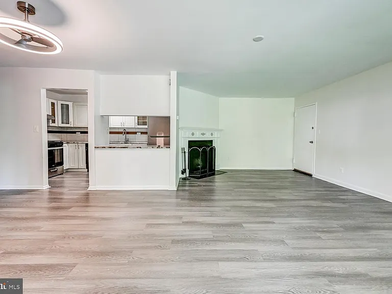 101 Fitz Ct #201 — Photo 4