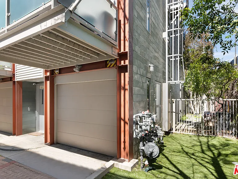 9703 S Normandie Ave — Photo 5