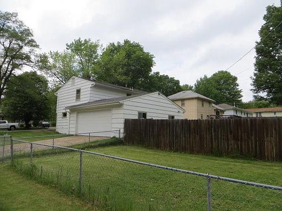 3rd image of 11007 Herrick Ave