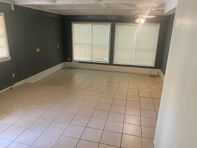4655 Poinciana Dr — Photo 8