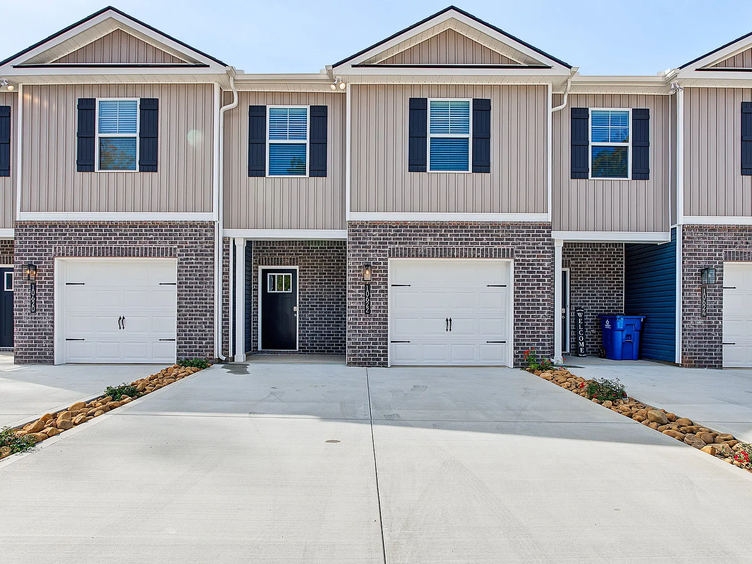 4 bed, 2.5 bath, 1554 sqft, $2,500 — Photo 1