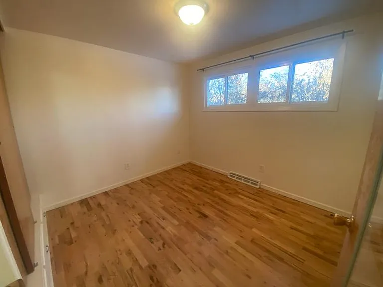617 27th Ave NE — Photo 11