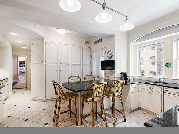 4th image of 1035 Park Ave #10A