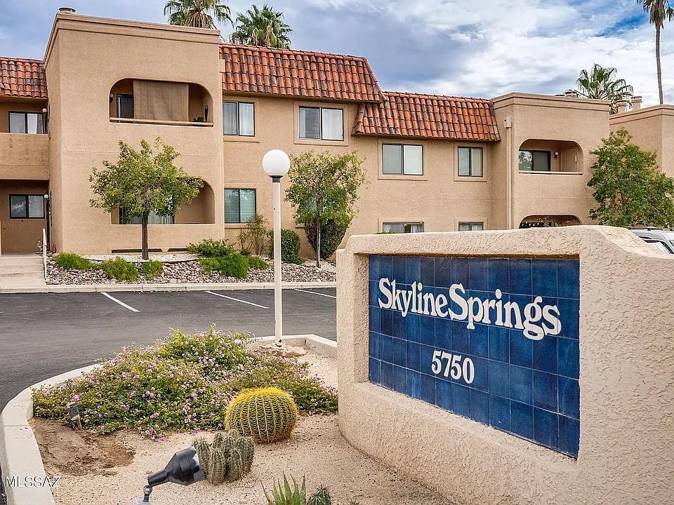 5750 N Camino Esplendora #222