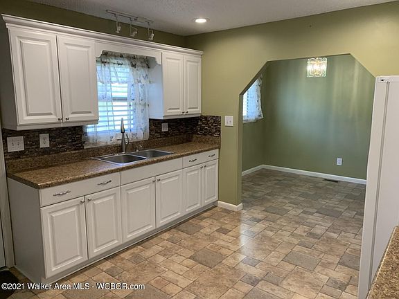 3rd image of 120 Sandcut Ln