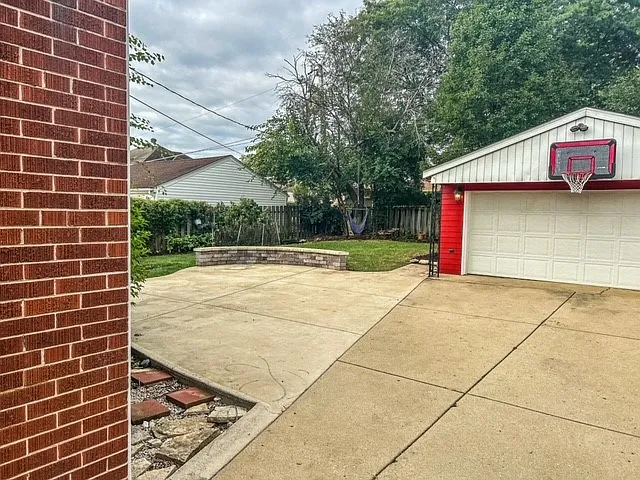 416 S Forrest Ave — Photo 17