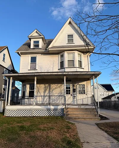 212 Helms Ave Photo 1