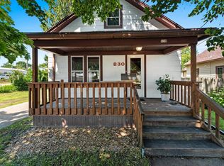 830 S 19th St, Manitowoc, WI 54220