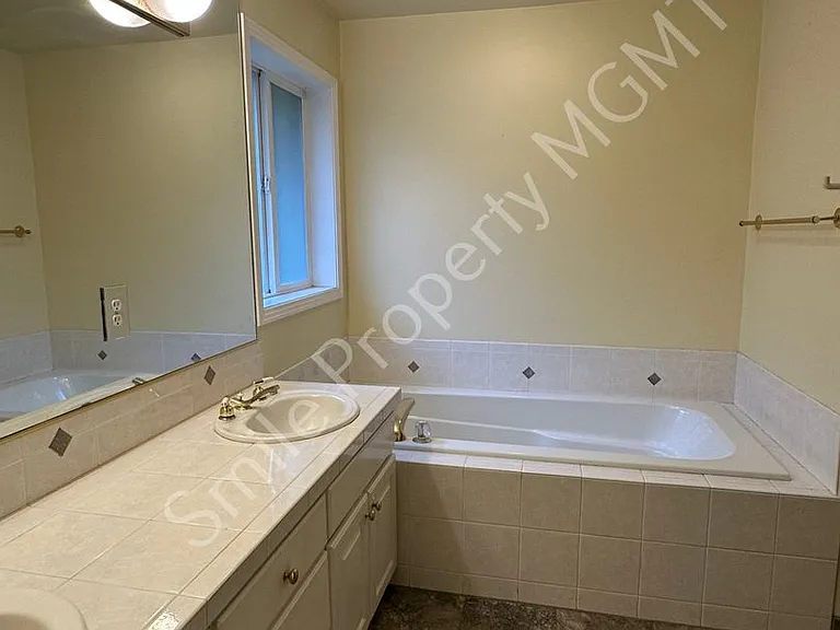 16087 SE Goosehollow Dr — Photo 12