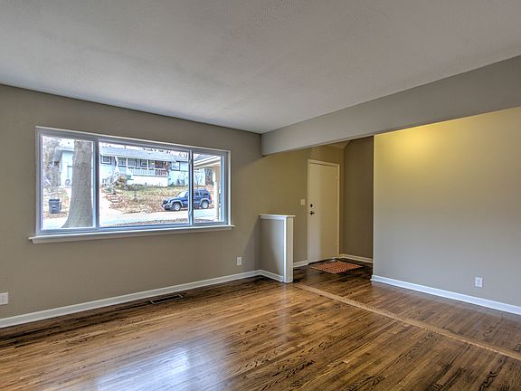 Entry/Dining Room