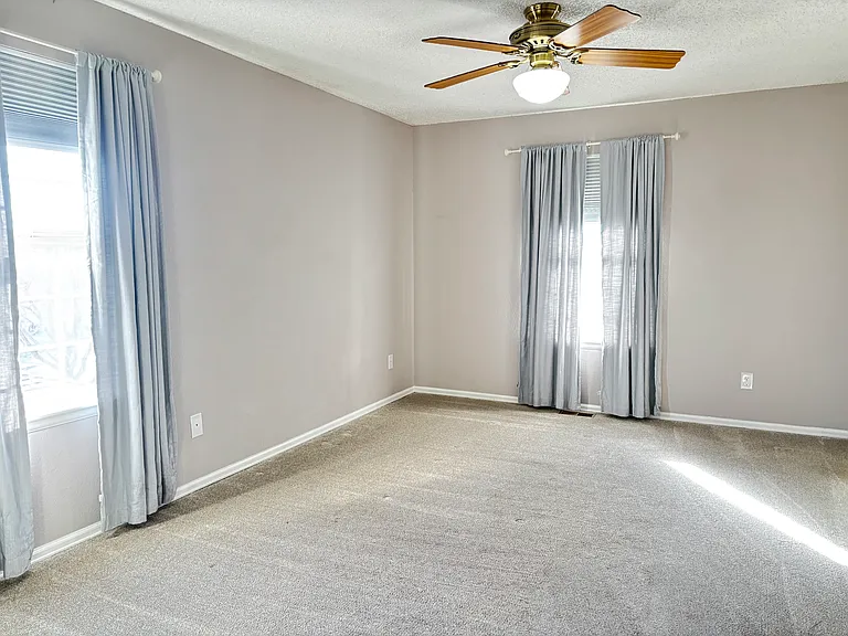 2182 S Ventura St — Photo 9