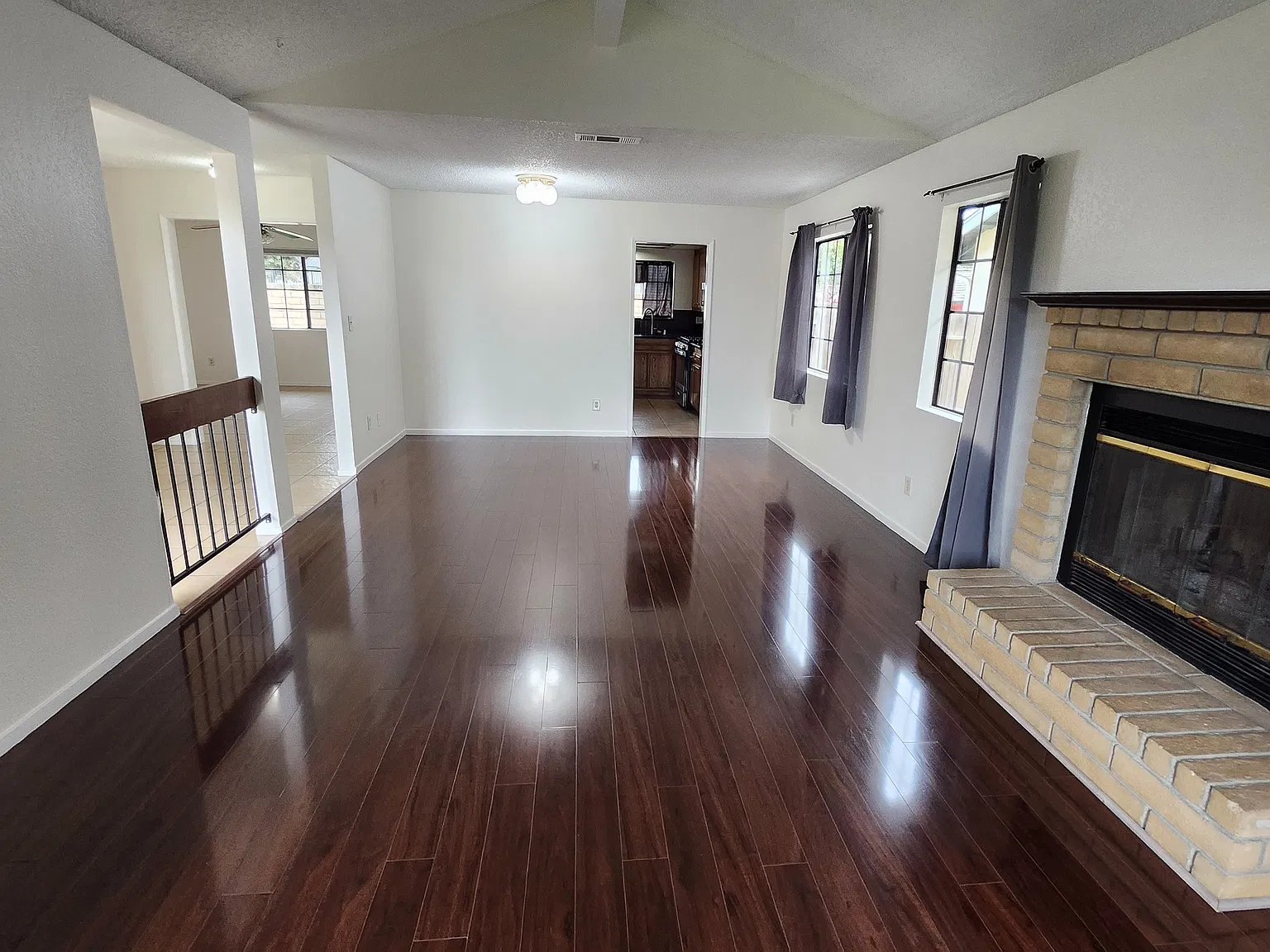 4 bed, 2.0 bath, 1850 sqft, $3,400 — Photo 3