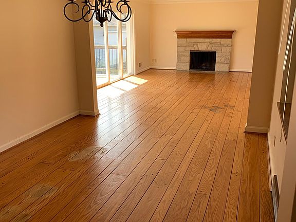 3rd image of 805 Wooster Pike