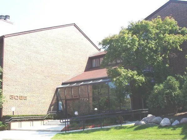 3085 Pheasant Creek Dr APT 110, Northbrook, IL 60062