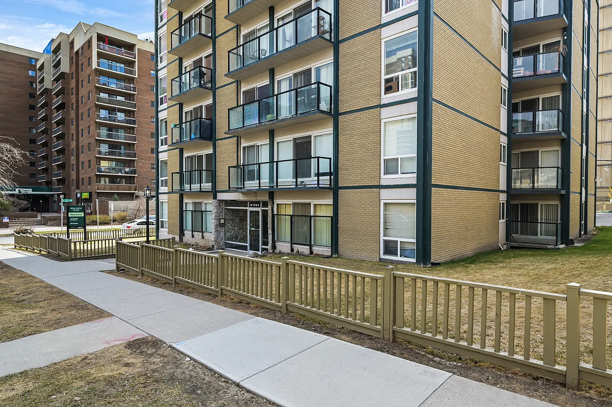 Building Photo - 703 14th Ave SW