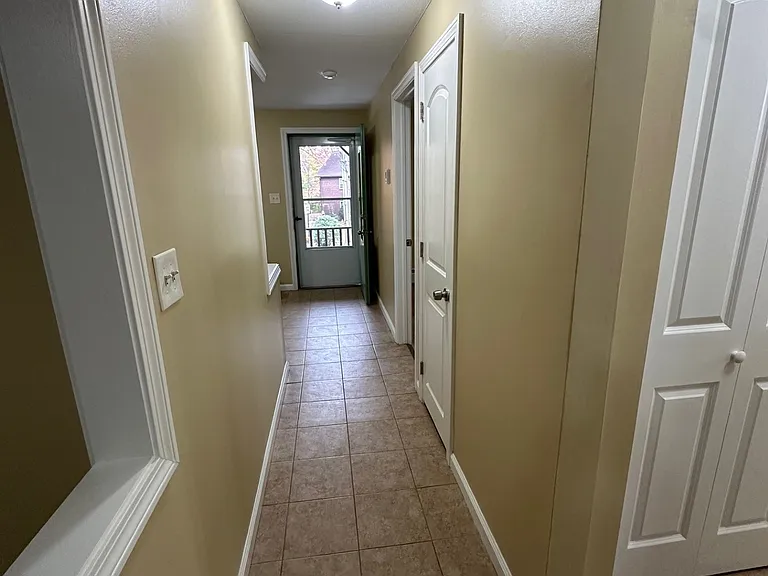 Notre Dame Apartments — Photo 49
