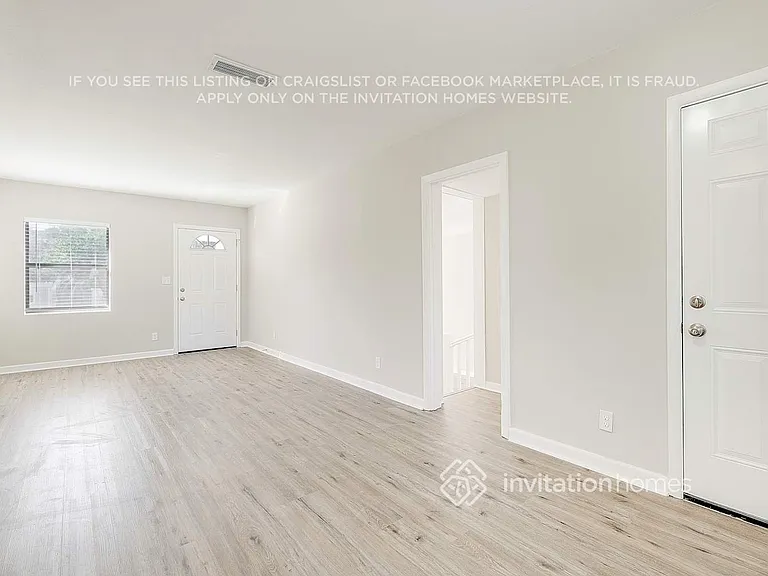 4025 Loys Dr — Photo 2