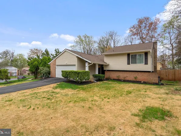 218 Penny Ln, Sterling, VA 20164