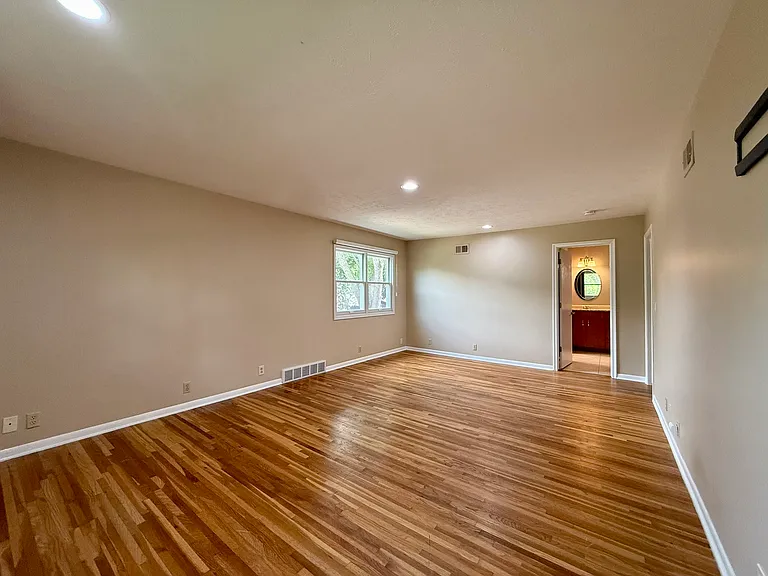 9325 Pauline St — Photo 30