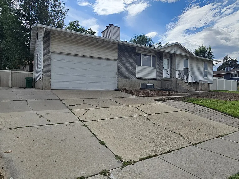 11809 S 1000 E — Photo 1