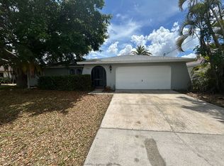 3832 SE 7th Ave, Cape Coral, FL 33904