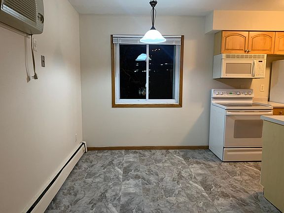 4th image of 722 27th Ave S #0