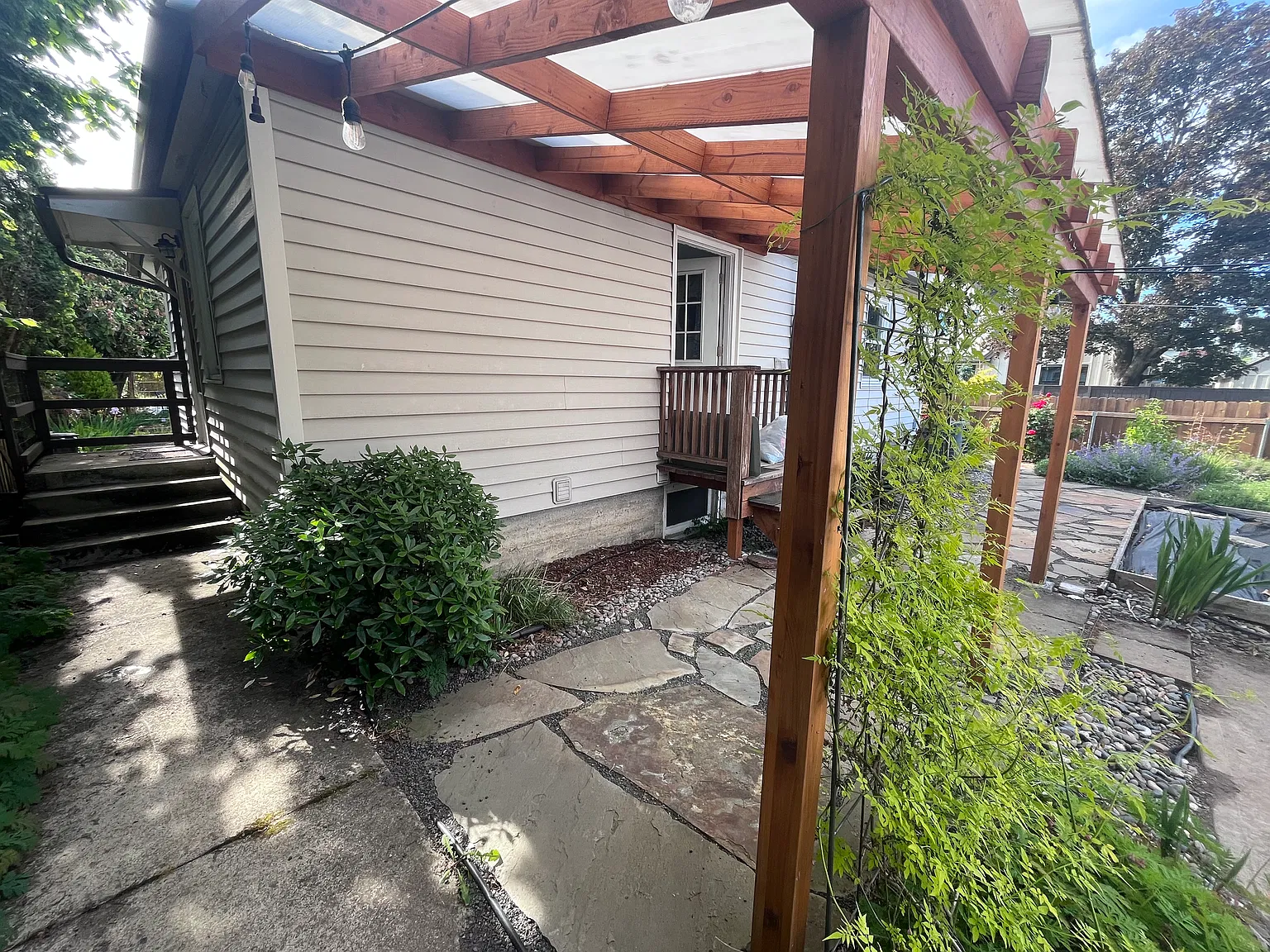 3 bed, 2100 sqft, $2,900 — Photo 4