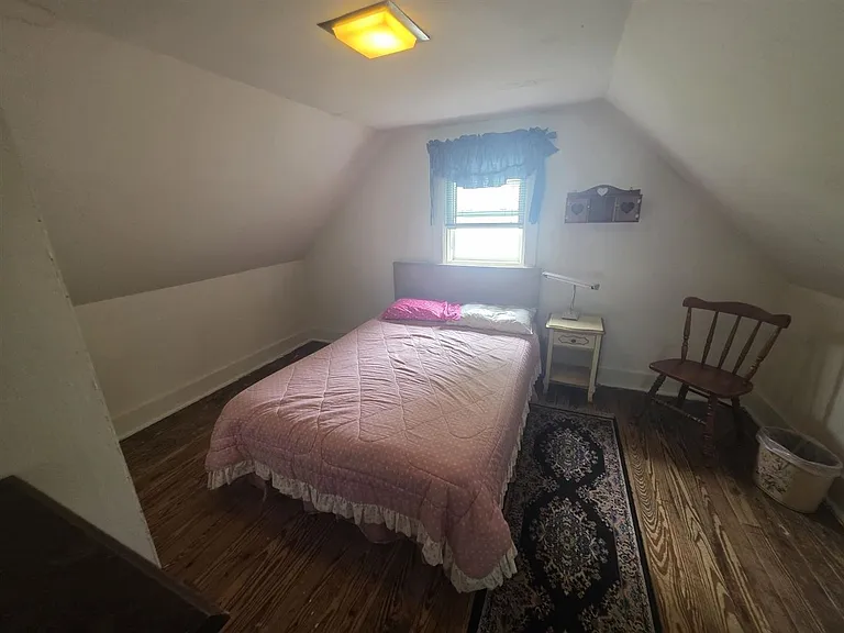 306 Ione St — Photo 12