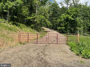 28 Bluffs Rd, Springfield, WV 26763