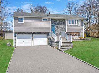 121 Berkeley Ave, Selden, NY 11784
