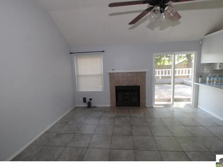 2702 Cactus Dr — Photo 2