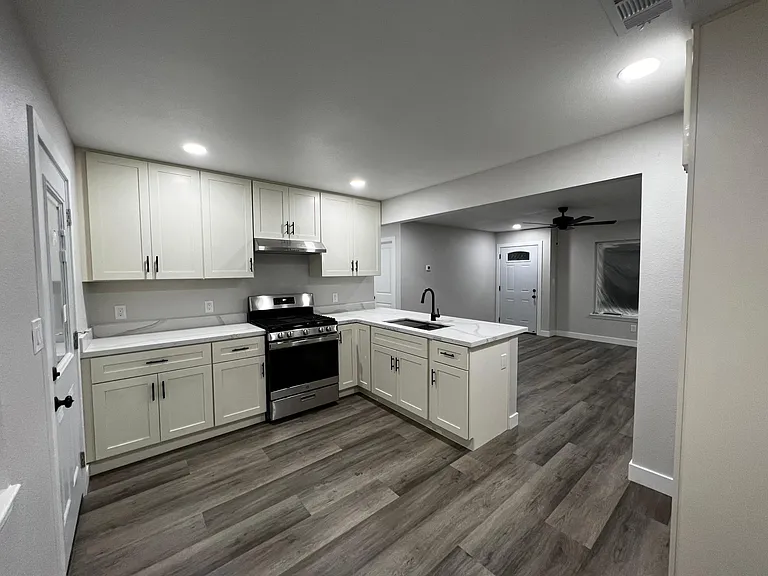 Geer Rd — Photo 1
