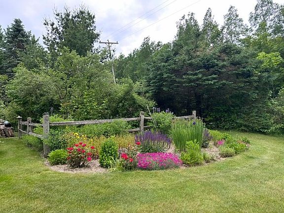 3rd image of 1070 N McConnell Rd