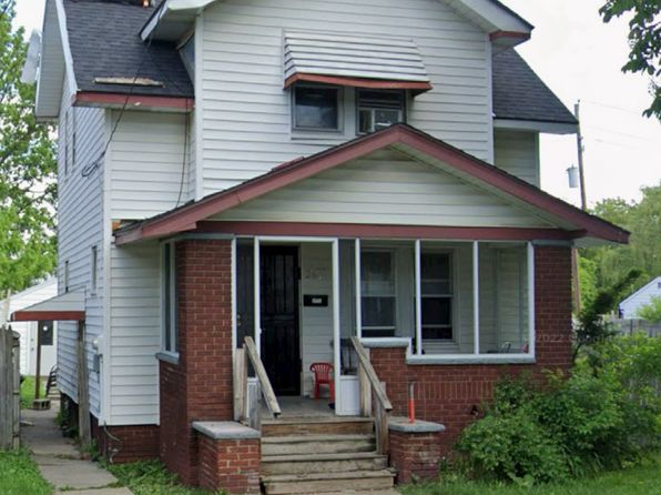 263 E Lake St