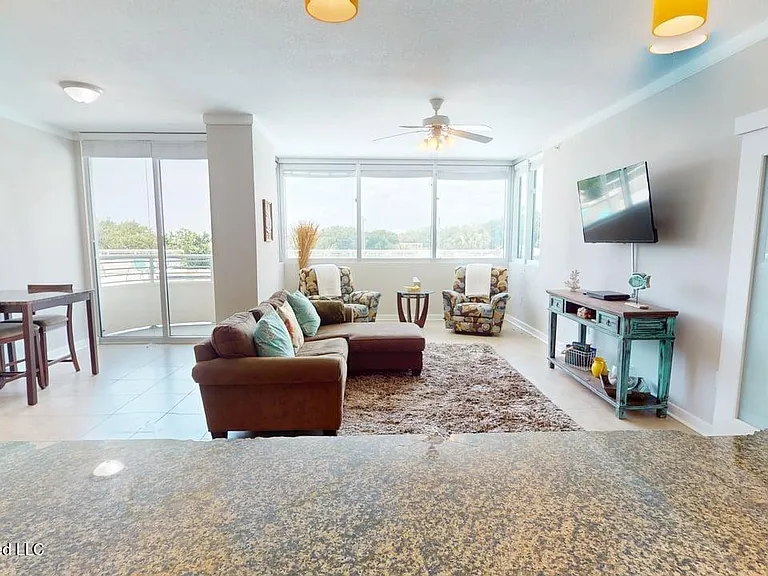 2060 Beach Blvd #103 — Photo 9