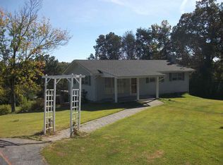 1319 Hilltop Rd, Dandridge, TN 37725