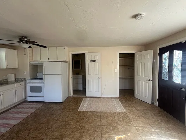 Studio, 400 sqft, $2,200 — Photo 2