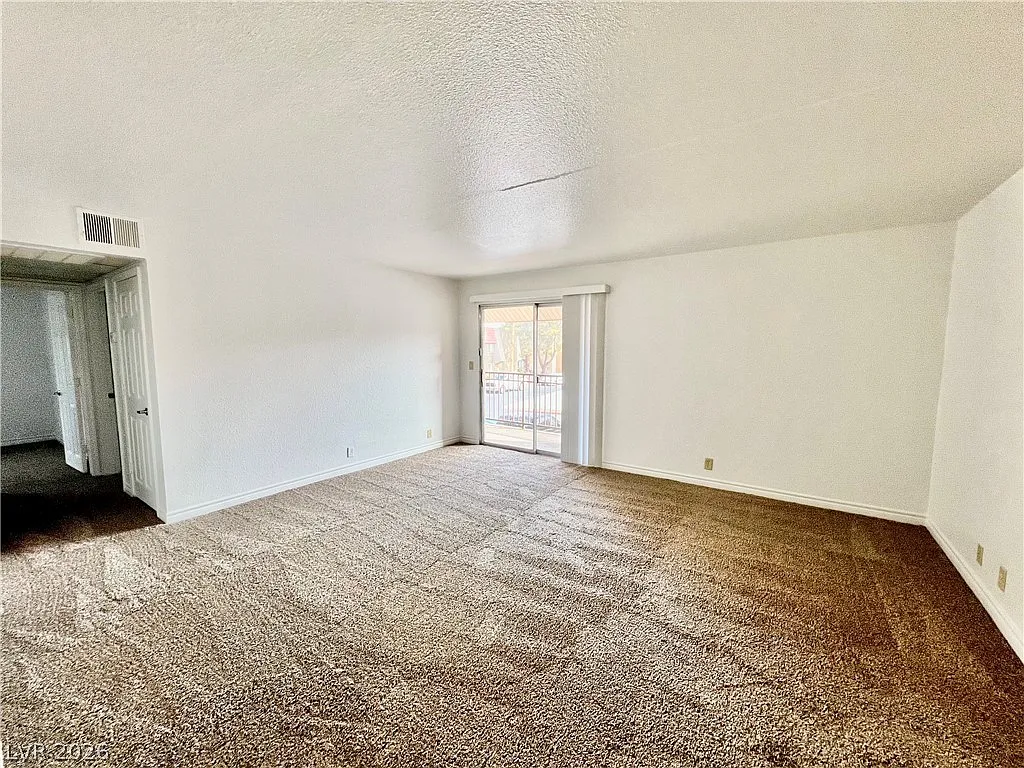 2 bed, 1.0 bath, 816 sqft, $1,295 — Photo 2