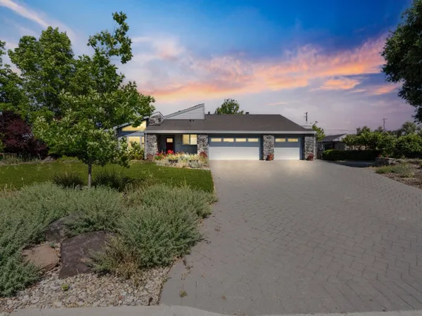 141 Holliday Dr, Hollister, CA 95023