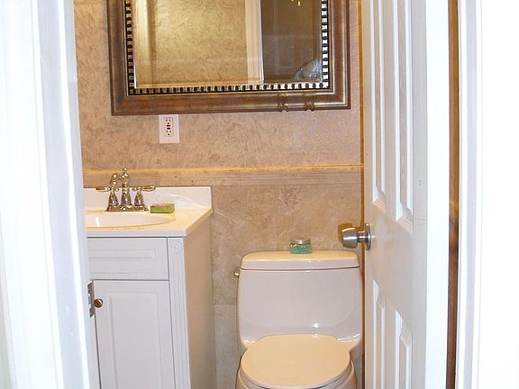 2nd image of 206 Orange St APT A