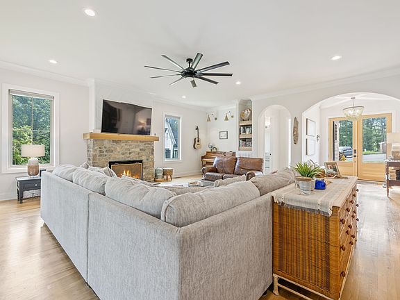 5th image of 247 Scarsdale Dr N
