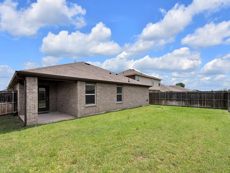 2415 Anton Dr — Photo 23