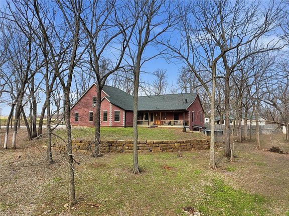 2nd image of 853 NW 1661st Rd