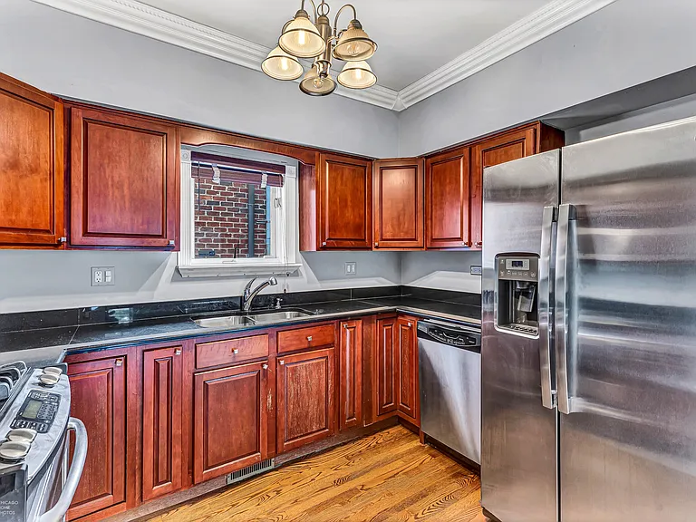 2205 N Janssen Ave #1 — Photo 10