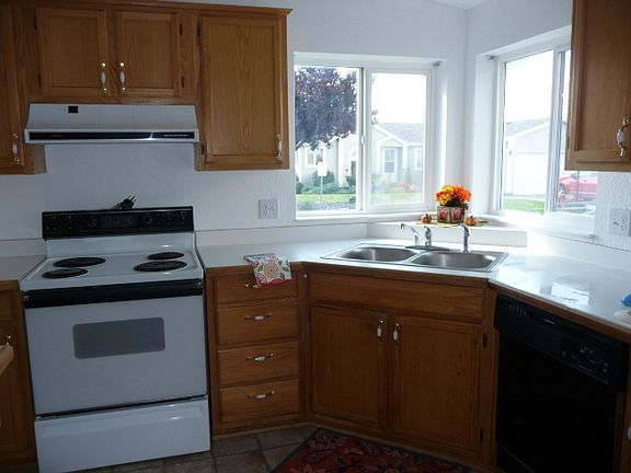 kitchen with all appliances