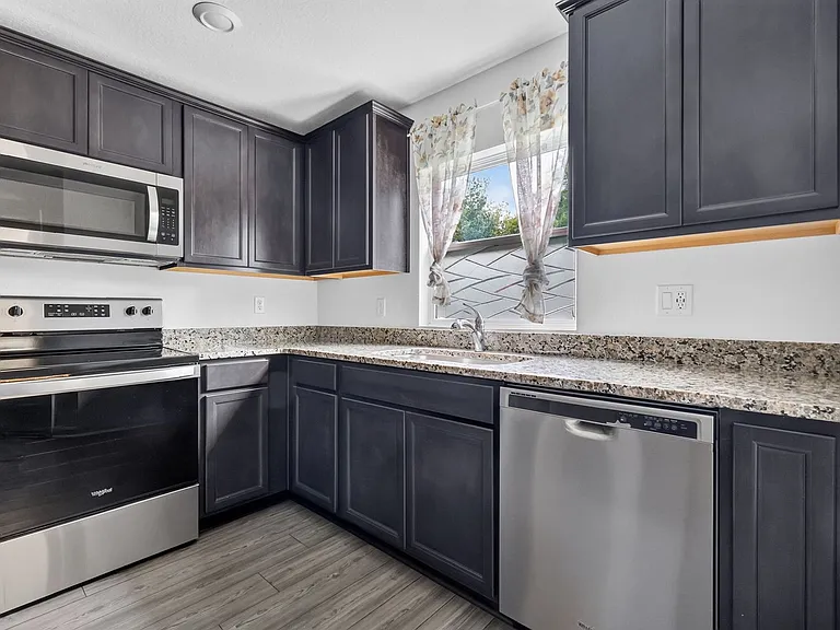 1564 Wynford Cir — Photo 16