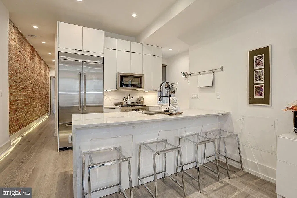 2 bed, 861 sqft, $4,750 — Photo 1
